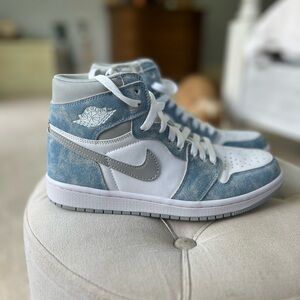 Jordan 1 retro high OG Hyper Royal